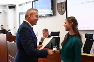 Zväčšiť fotografiu - Na májovom rokovaní poslanci riešili budúcnosť krajských nemocníc aj prvú zmenu rozpočtu