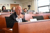 Zväčšiť fotografiu - Na májovom rokovaní poslanci riešili budúcnosť krajských nemocníc aj prvú zmenu rozpočtu