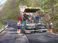 Rekonštrukcia cesty pod hradom beckov - Pokladka asf.betonu
