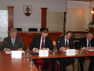 V trenčíne podpísali memorandum o spolupráci na stavbe nového mosta - Trenciin2