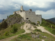Adventný kalendár deň jedenásty - kraj hradov a zámkov - Cachtice_hrad1
