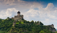 Adventný kalendár deň jedenásty - kraj hradov a zámkov - Trenciansky hrad cisty Hladky