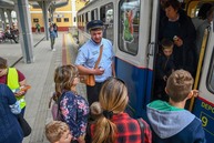 Zväčšiť fotografiu - Aktivity trenčianskeho kraja súčasťou sviatočnej jazdy električky - trez6