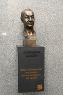 Zväčšiť fotografiu - Alexander dubček by oslávil 101 rokov - busta_dubcek