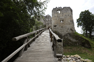 Cykloautobusom sa tento rok dostanete až do bánoviec nad bebravou, po ceste sa môžete osviežiť kvalitnou minerálnou vodou - hrad_uhrovec-f6fb35f168c85b223a75bf1104d9f3f2