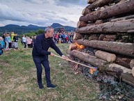 Zväčšiť fotografiu - Ďalší život zachraňujúci prístroj odovzdaný županom - 20230901_191702