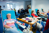 Zväčšiť fotografiu - Darujte krv, môžete zachrániť až troch ďalších ľudí