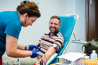 Zväčšiť fotografiu - Darujte krv, môžete zachrániť až troch ďalších ľudí