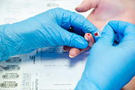 Zväčšiť fotografiu - Darujte krv, môžete zachrániť až troch ďalších ľudí