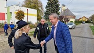 Zväčšiť fotografiu - Defibrilátory s poradovými číslami 53 a 54 odovzdané, ku koncu sa blíži aj mesiac úcty k starším - 20221023_105945(0)