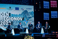 Zväčšiť fotografiu - Deň regiónov oslavou dvadsaťročnej existencie samosprávnych krajov - MAT00100