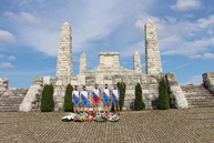 Desať krás myjavských a staroturianskych kopaníc, ktoré sa oplatí vidieť (nielen) cyklistom - POLOZENIE_VENCOV_NA_MOHYLE