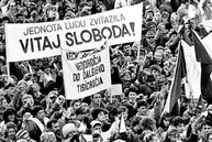 Zväčšiť fotografiu - Dnes si pripomíname deň boja za slobodu a demokraciu - Zdroj Bratislavskykraj.sk