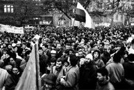 Zväčšiť fotografiu - Dnes si pripomíname deň boja za slobodu a demokraciu - Zdroj RTVS