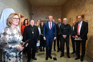 Zväčšiť fotografiu - Do galérie búst vo vestibule župného úradu pribudol kardinál - DSC_3672-min