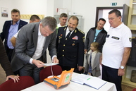 Dobrovoľní hasiči z pobedima si z rúk trenčianskeho župana prebrali defibrilátor - IMG_6156