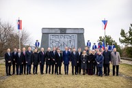 Zväčšiť fotografiu - Dva bratské národy sa opäť stretli na veľkej javorine