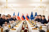 Zväčšiť fotografiu - Dva bratské národy sa opäť stretli na veľkej javorine