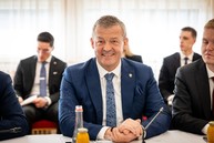 Zväčšiť fotografiu - Dva bratské národy sa opäť stretli na veľkej javorine