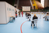 Zväčšiť fotografiu - Dve veľkokapacitné krajské očkovacie centrá, dva očkovacie dni a viac ako 4 100 zaočkovaných - TSK_VKOC PD otvorenie_web (136)