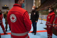 Zväčšiť fotografiu - Dve veľkokapacitné krajské očkovacie centrá, dva očkovacie dni a viac ako 4 100 zaočkovaných - TSK_VKOC PD otvorenie_web (9)