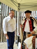 Zväčšiť fotografiu - Folklórna sobota v podaní jubilejných trenčianskych folklórnych slávností či festivalu dychových hudieb - 20220604_140532