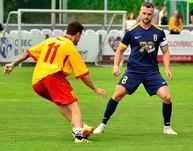 Zväčšiť fotografiu - Futbal v najväčšej obci trenčianskeho kraja oslavuje 70 rokov - zdroj - FB FK Belusa - zapas s Duklou Trenčín 5