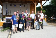 Zväčšiť fotografiu - Hasiči, hody aj folklór: nedeľa ukázala silu tradícií v trenčianskom kraji
