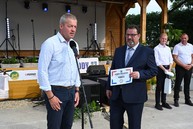 Zväčšiť fotografiu - Hasiči, hody aj folklór: nedeľa ukázala silu tradícií v trenčianskom kraji