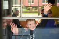 Zväčšiť fotografiu - Historická električka opäť pravidelne premáva, príďte sa ňou odviesť i vy! - Veľkonočná električka 2024 (11)