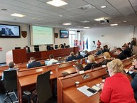 Zväčšiť fotografiu - Hospodárenie kraja bolo aj v prvom polroku 2021 ovplyvnené pandémiou, z tsk reaguje na pripravovanú optimalizáciu siete nemocníc - 20210927_133138