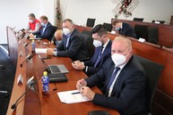 Zväčšiť fotografiu - Hospodárenie kraja bolo aj v prvom polroku 2021 ovplyvnené pandémiou, z tsk reaguje na pripravovanú optimalizáciu siete nemocníc - IMG_2498