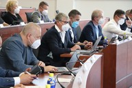 Zväčšiť fotografiu - Hospodárenie kraja bolo aj v prvom polroku 2021 ovplyvnené pandémiou, z tsk reaguje na pripravovanú optimalizáciu siete nemocníc - IMG_2537