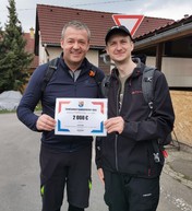 Zväčšiť fotografiu - Hviezdicový výstup na maguru otvoril turistickú sezónu, hasiči v lúkach oslávili jubileum - IMG_20220507_080759_2