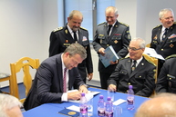 Kniha o dobrovoľných hasičoch v trenčianskom kraji je pokrstená. jej krstným otcom sa stal generálny sekretár dpo vendelín horváth. - IMG_9902