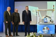 Zväčšiť fotografiu - Knižku k okrúhlemu jubileu školy uviedol do života robot - DSC_5000