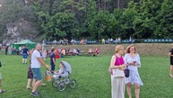 Zväčšiť fotografiu - Košecké podhradie uviedlo do života prvú monografiu, o zábavu sa postaral adam ďurica - 20230702_190518