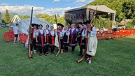 Zväčšiť fotografiu - Košecké podhradie uviedlo do života prvú monografiu, o zábavu sa postaral adam ďurica - 20230702_190529(0)