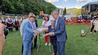 Zväčšiť fotografiu - Košecké podhradie uviedlo do života prvú monografiu, o zábavu sa postaral adam ďurica - 20230702_192217