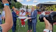 Zväčšiť fotografiu - Košecké podhradie uviedlo do života prvú monografiu, o zábavu sa postaral adam ďurica - 20230702_192229(0)