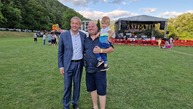 Zväčšiť fotografiu - Košecké podhradie uviedlo do života prvú monografiu, o zábavu sa postaral adam ďurica - 20230702_193218