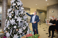 Zväčšiť fotografiu - Láska a pomoc druhým rozžiarili župný vianočný stromček - TSK_vianočný stromček 2021_mini (62 of 84)