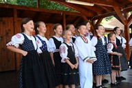 Zväčšiť fotografiu - Malí hasiči, dožinky aj dychovka