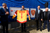 Malý formát vlády sr po prvýkrát zasadol v trenčianskom kraji, slávnostne poklepaný bol aj základný kameň hokejovej akadémie - 20191011_TSK_Pellegrini_075w