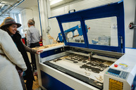 Zväčšiť fotografiu - Miesto, kde sa kreativita stáva realitou - TNuni_FabLab_otvorenie_mini (42 of 48)