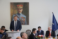 Zväčšiť fotografiu - Mimoriadne rokovanie poslanci venujú alexandrovi dubčekovi - IMG_0250