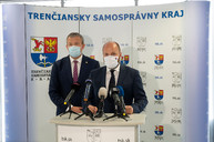 Zväčšiť fotografiu - Minister obrany slovenskej republiky výjazdovo rokoval v trenčianskom kraji - 20200514_TSK_minister_Nad_014w