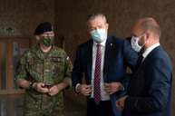 Zväčšiť fotografiu - Minister obrany slovenskej republiky výjazdovo rokoval v trenčianskom kraji - 20200514_TSK_minister_Nad_029w