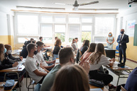 Zväčšiť fotografiu - Ministerská návšteva preverila opatrenia aj názory z praxe - TSK_Návšteva ministra GYM PD (10 of 21)