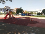 Zväčšiť fotografiu - Modernizácia železnice priniesla pre obyvateľov trenčianskeho kraja viaceré benefity - Vybudované detské ihrisko v Považskej Bystrici